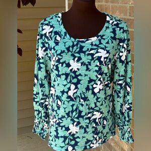 CHICO’s s2 (L) vibrant top-scoop neck-looks NEW-cotton/modal-smocked cuffs